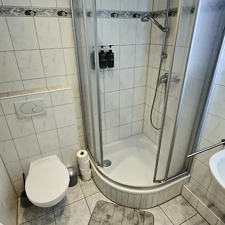 Zentral, Gemuetlich, Waldnah Apartmán *